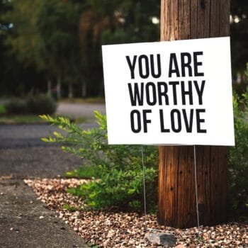 Sign saying you are worthy of love. Trauma coaching in London